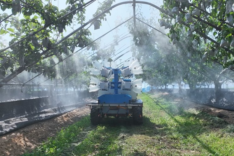 Purigo - Unmanned orchard spraying robot