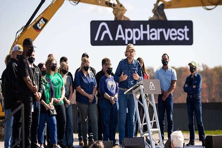 Kentucky mega-greenhouse opens