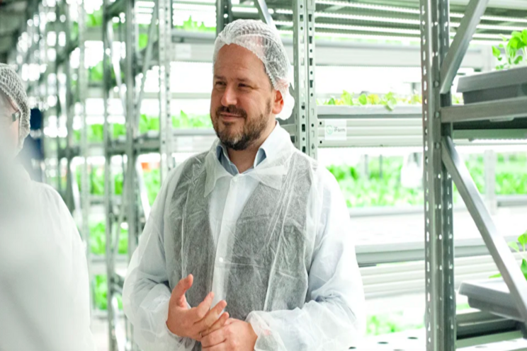 Automated vertical indoor farming set to sprout